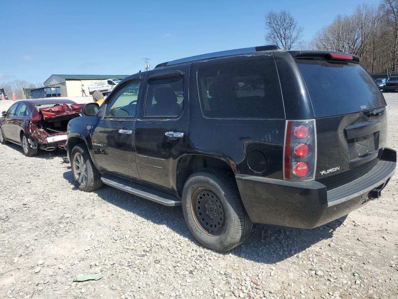 2007 GMC Yukon - Image 2