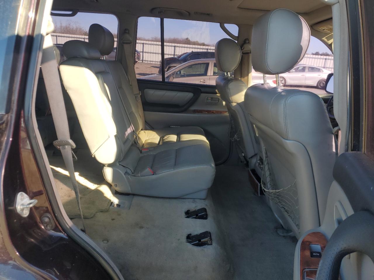 2003 Toyota Land Cruiser - Image 11