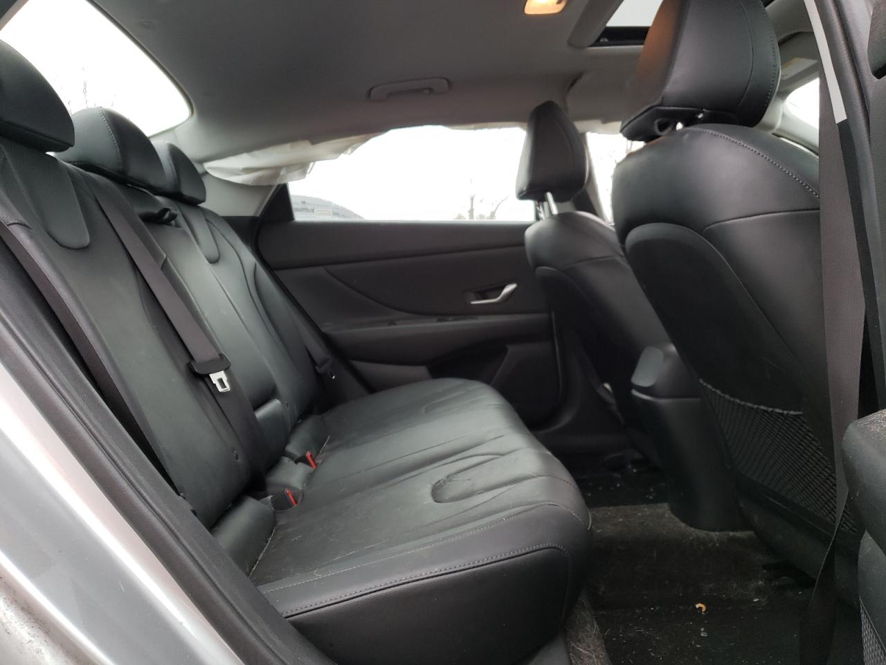 2022 Hyundai Elantra - Image 10