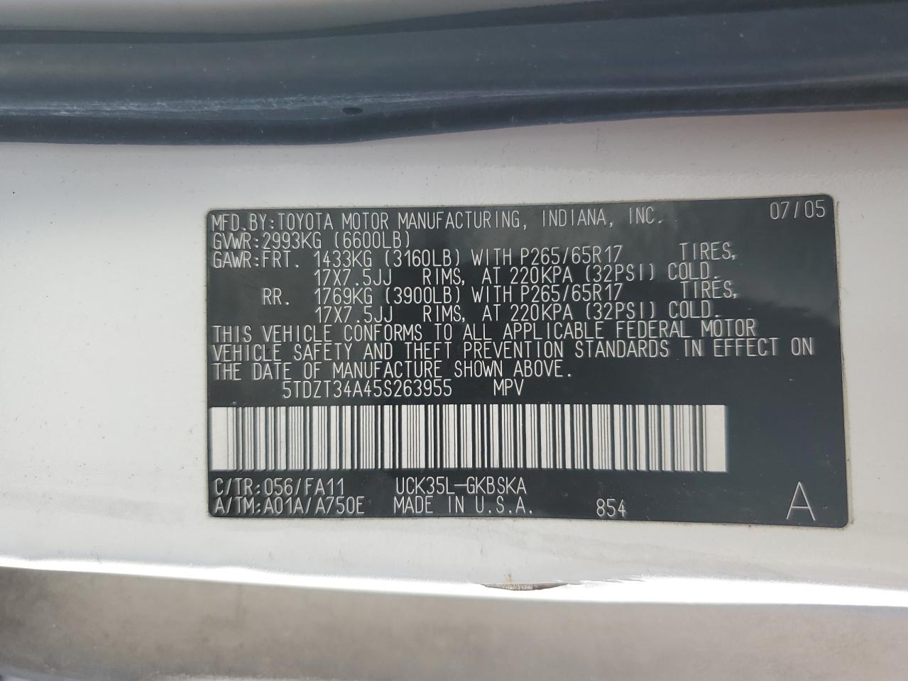 2005 Toyota Sequoia - Image 13