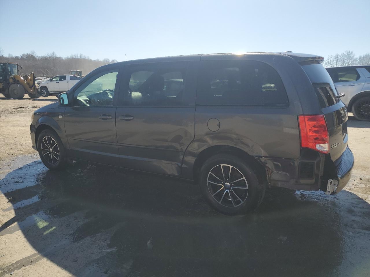 2014 Dodge Caravan - Image 2