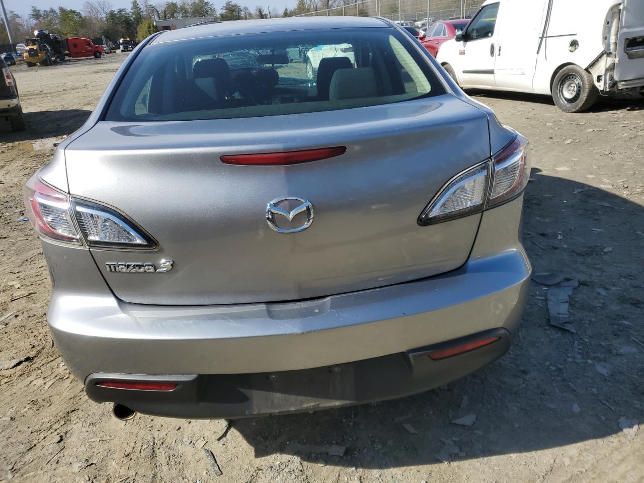 2010 Mazda 3 - Image 6