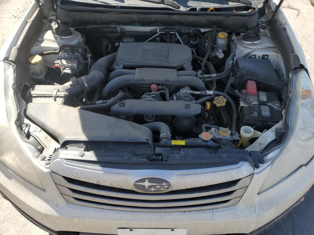 2011 Subaru Outback - Image 12