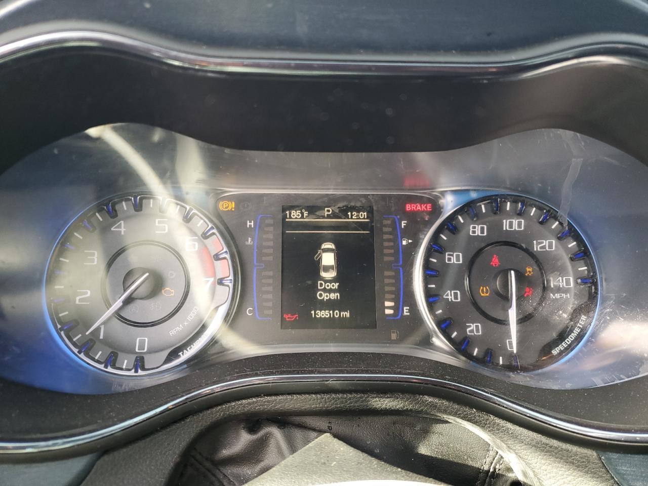 2015 Chrysler 200 - Image 9