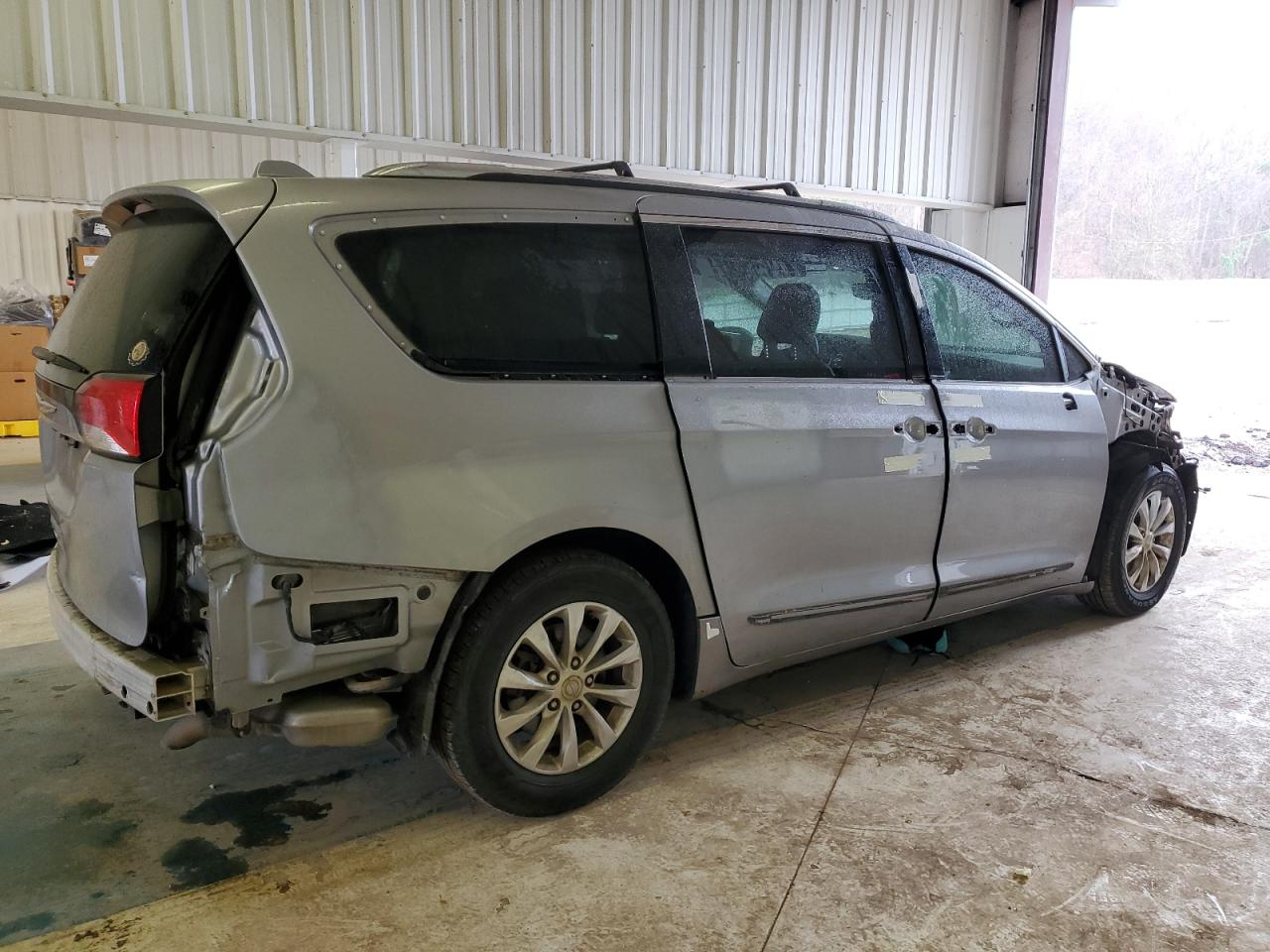 2018 Chrysler Pacifica - Image 3
