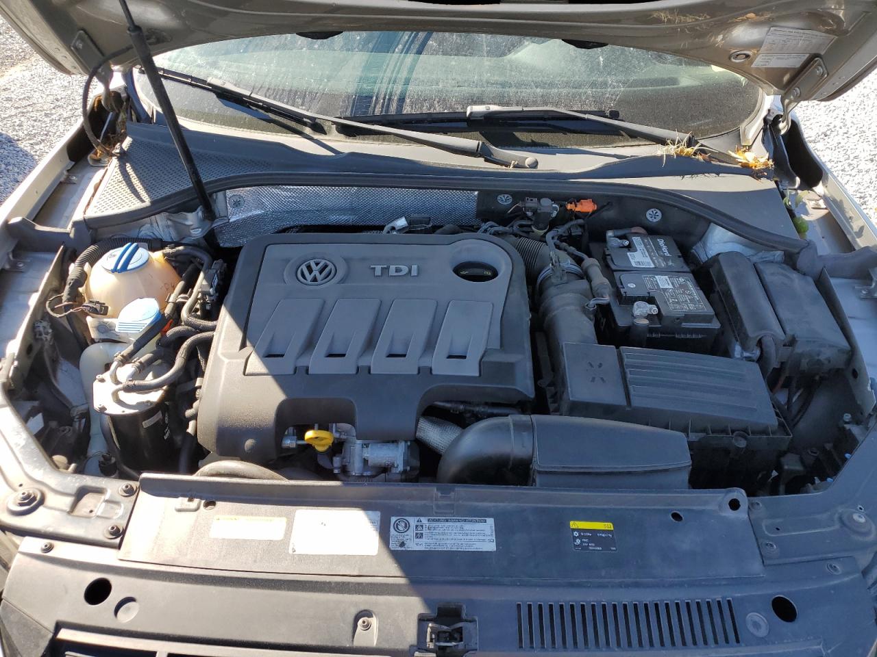 2014 Volkswagen Passat - Image 11