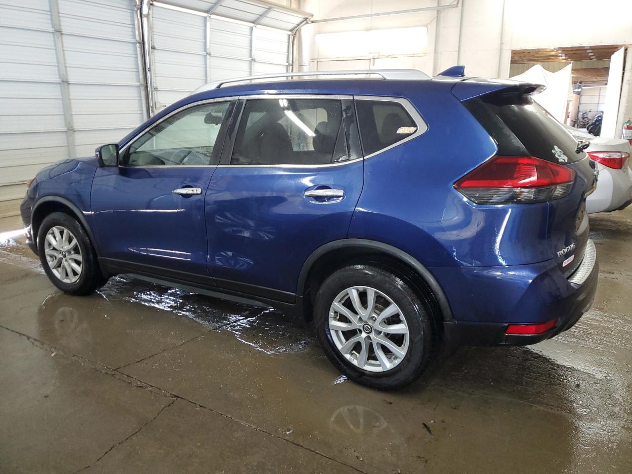 2018 Nissan Rogue - Image 2