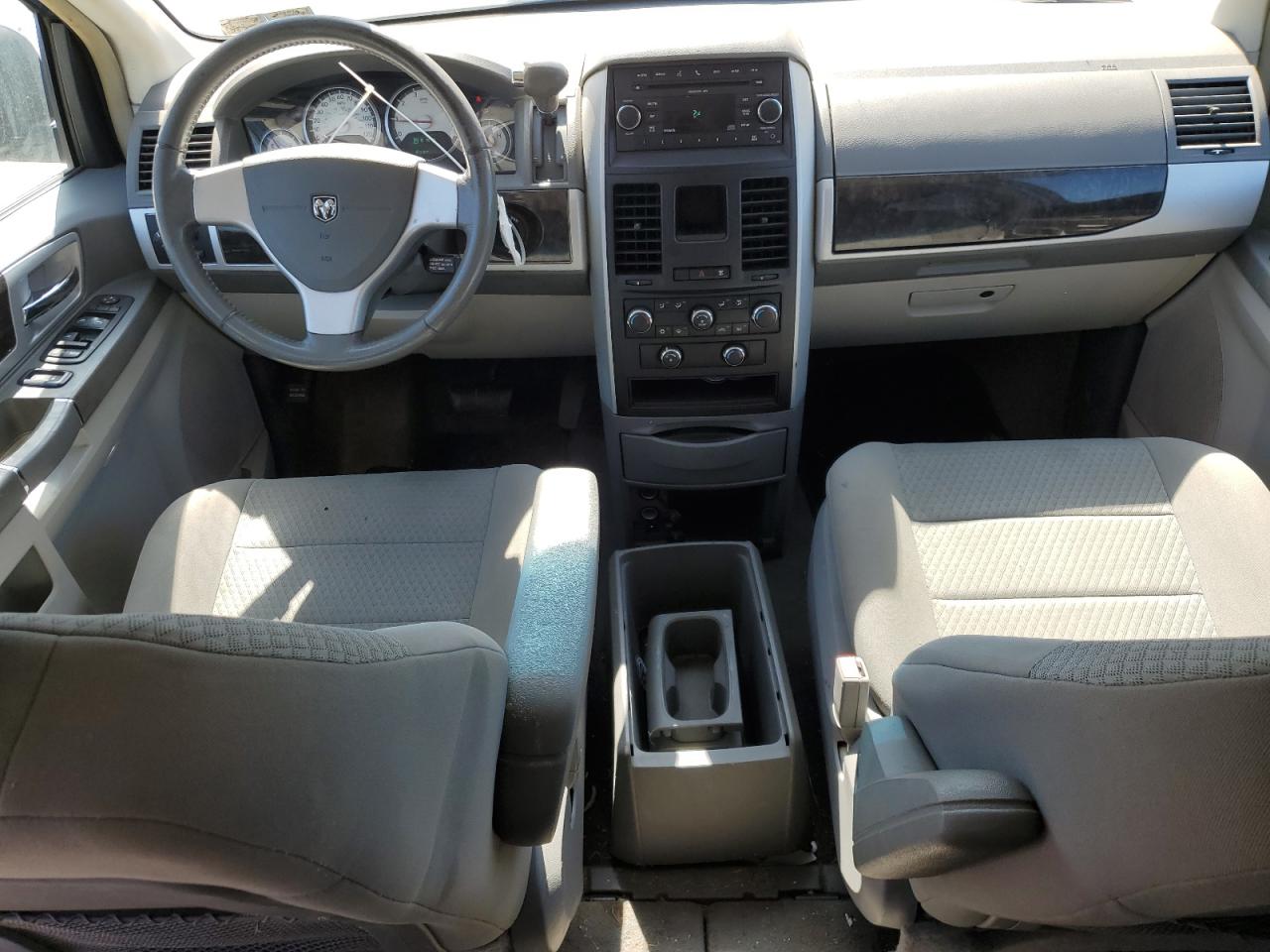 2010 Dodge Caravan - Image 8
