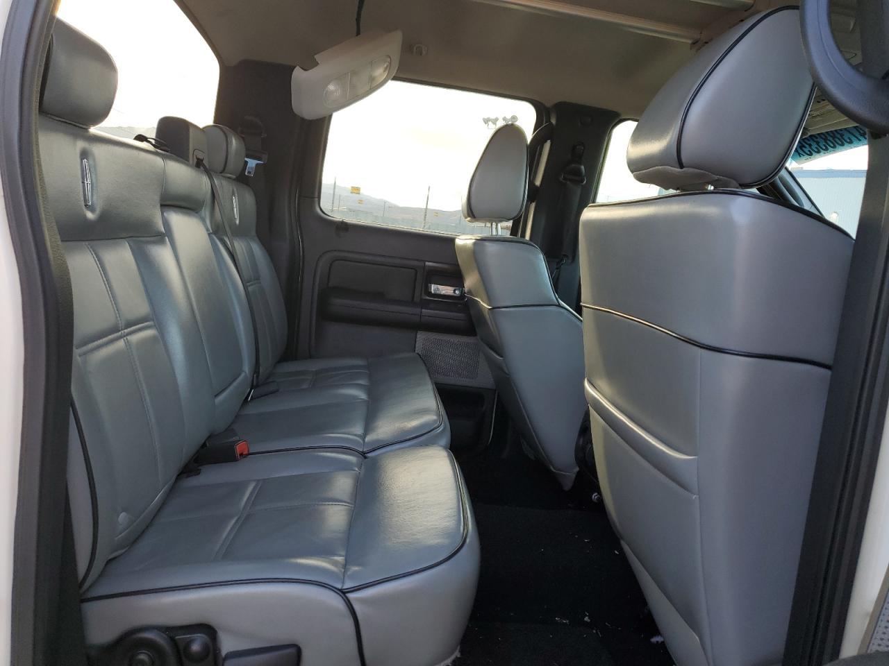 2008 Lincoln Mark LT - Image 10