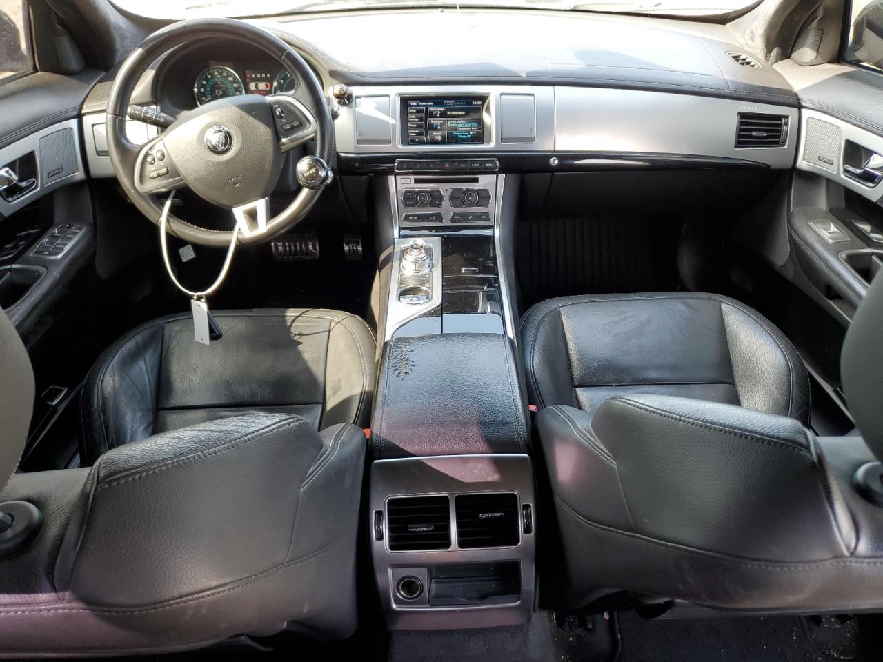 2015 Jaguar XF - Image 8