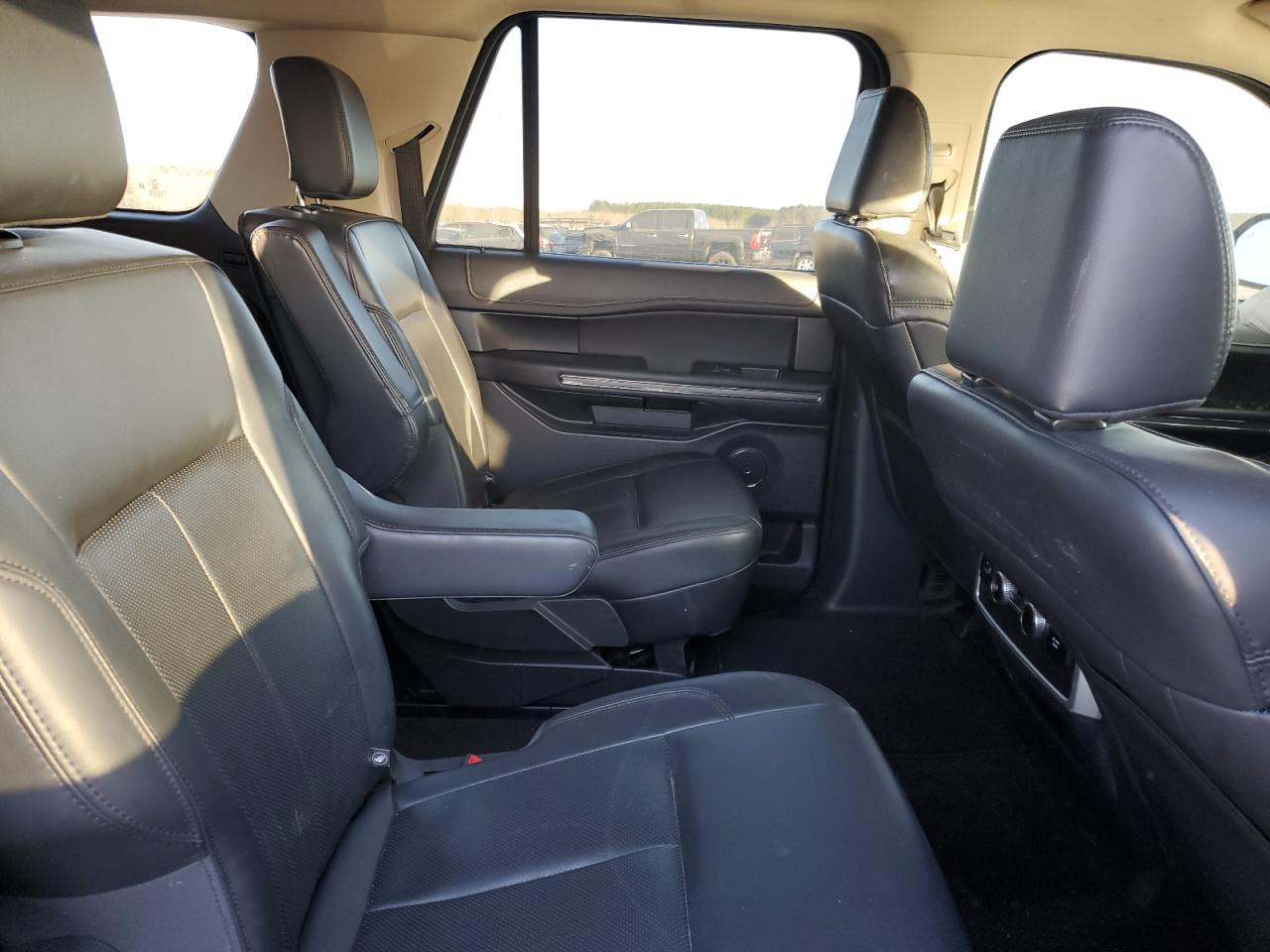 2022 Ford Expedition - Image 11