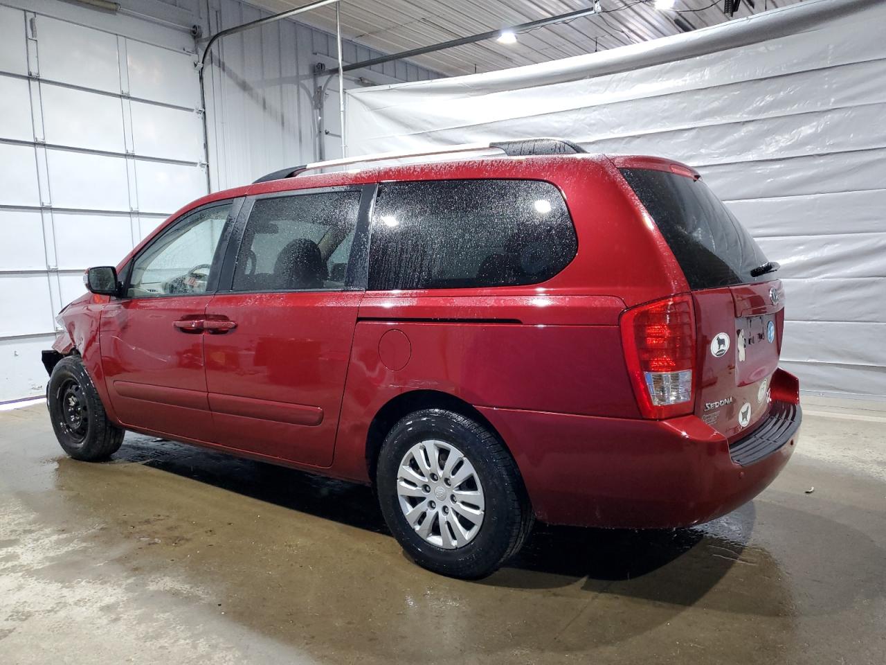 2012 Kia Sedona - Image 2
