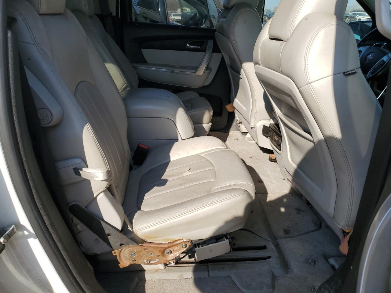 2011 GMC Acadia - Image 11