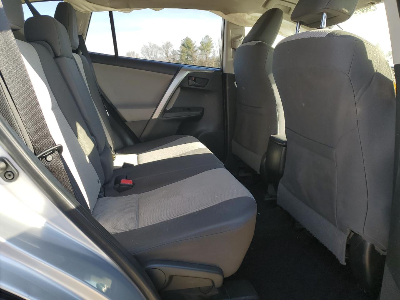 2015 Toyota RAV 4 - Image 11