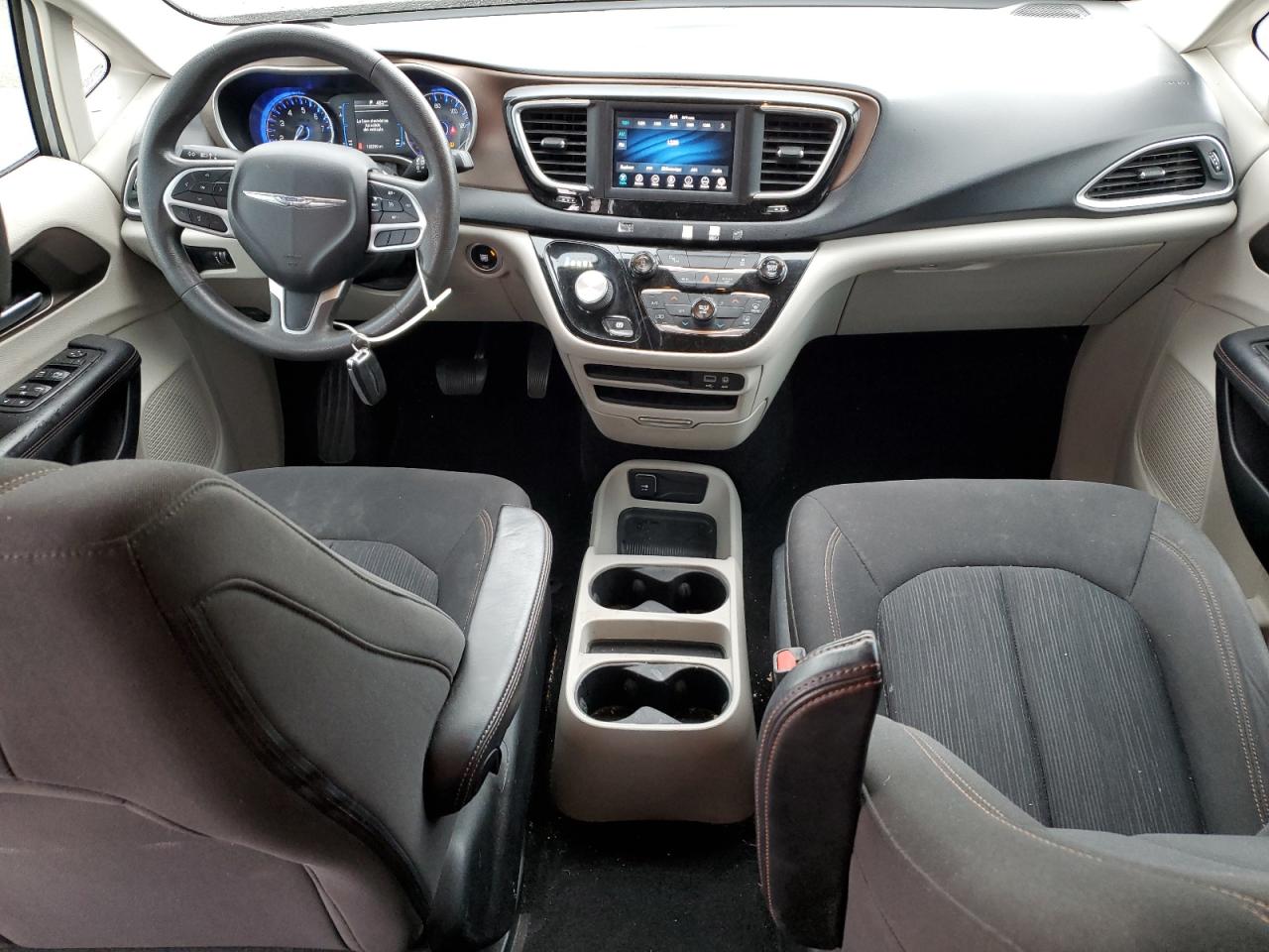 2018 Chrysler Pacifica - Image 8