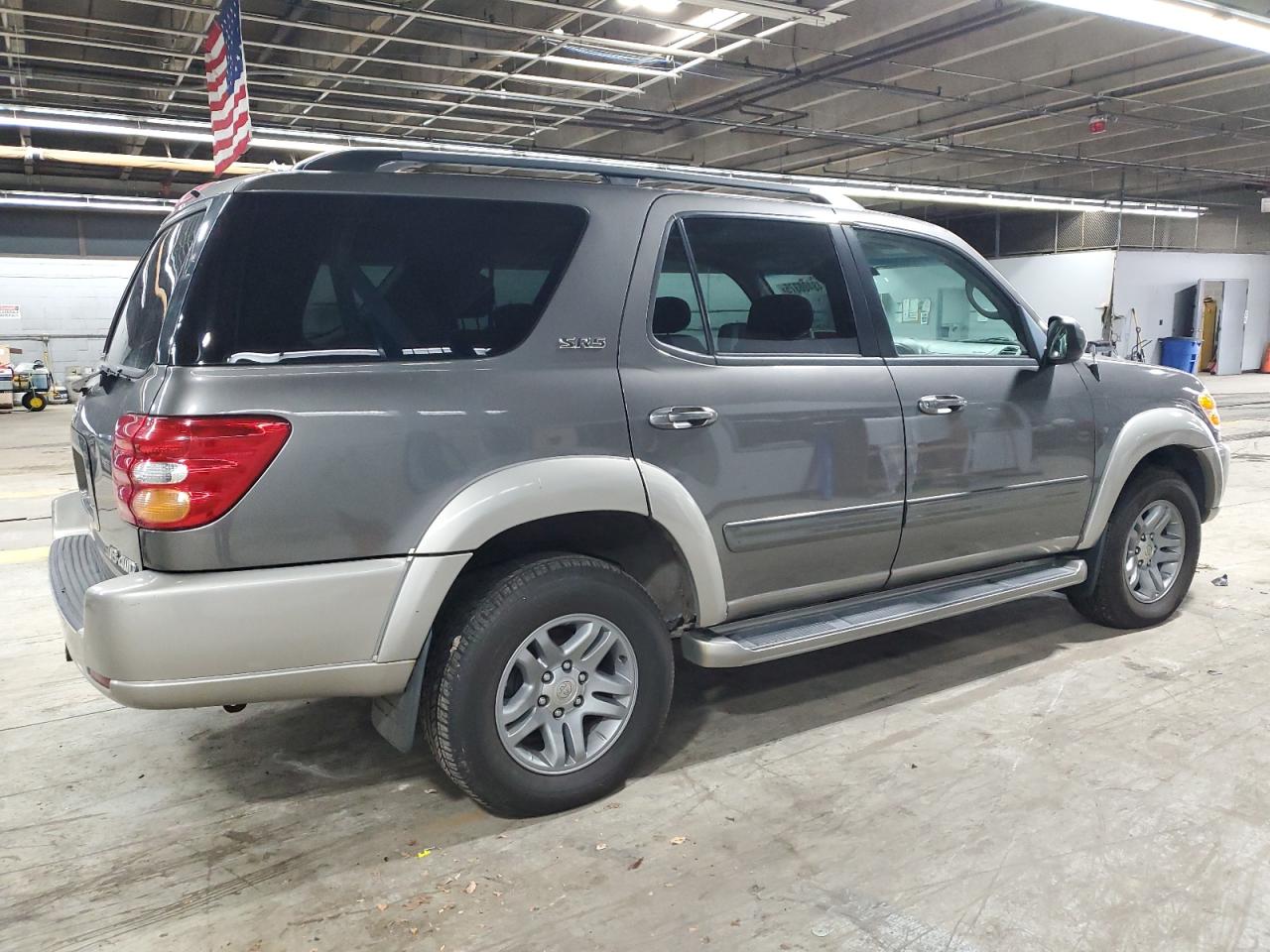 2004 Toyota Sequoia - Image 3