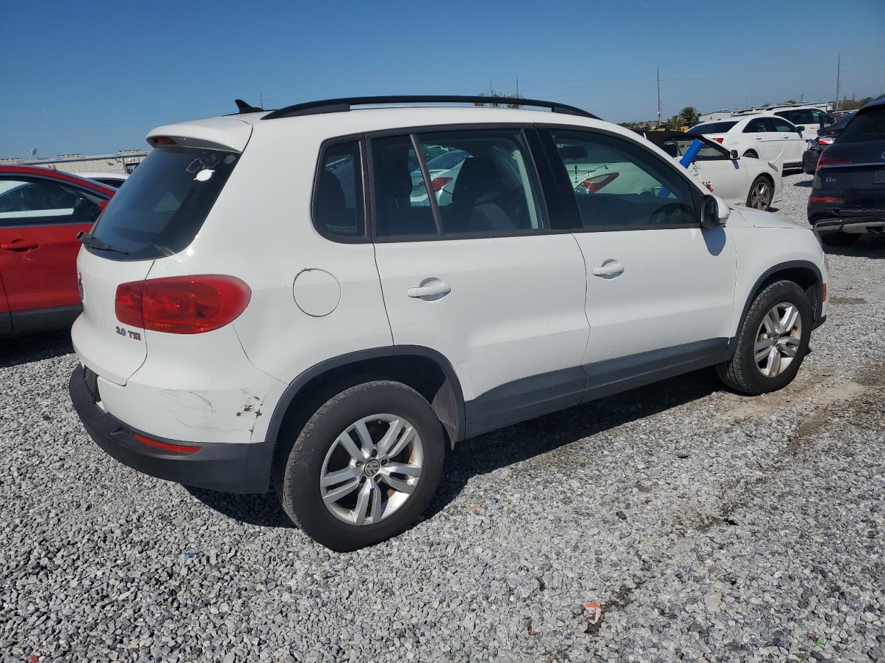 2015 Volkswagen Tiguan - Image 3