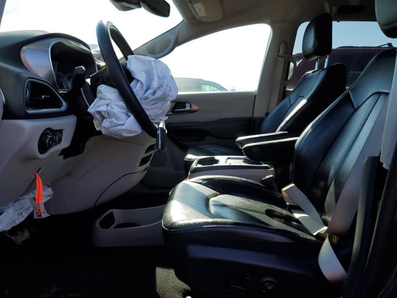 2022 Chrysler Pacifica - Image 7