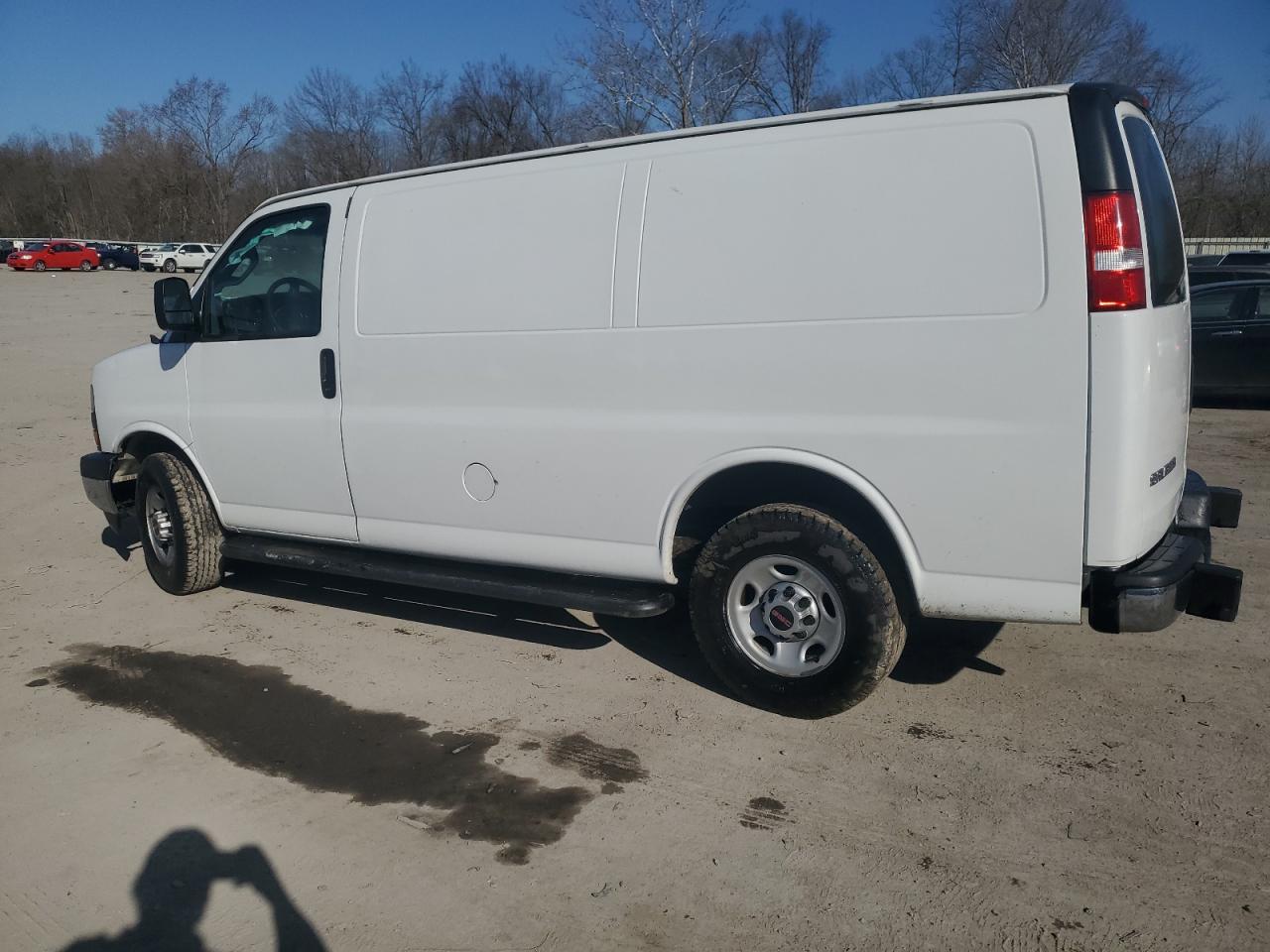 2017 GMC Savana - Image 2