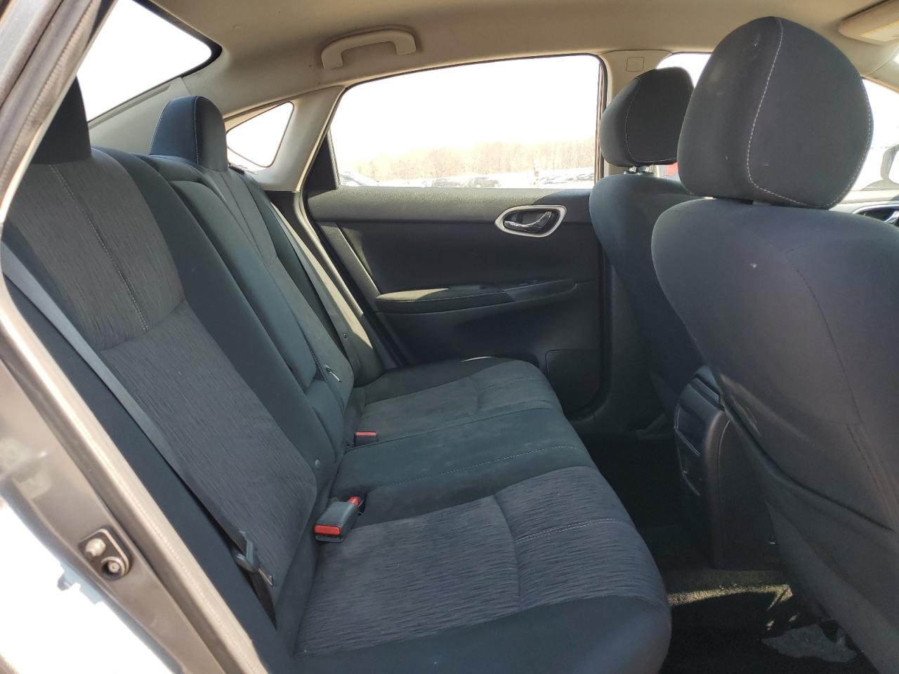 2015 Nissan Sentra - Image 11