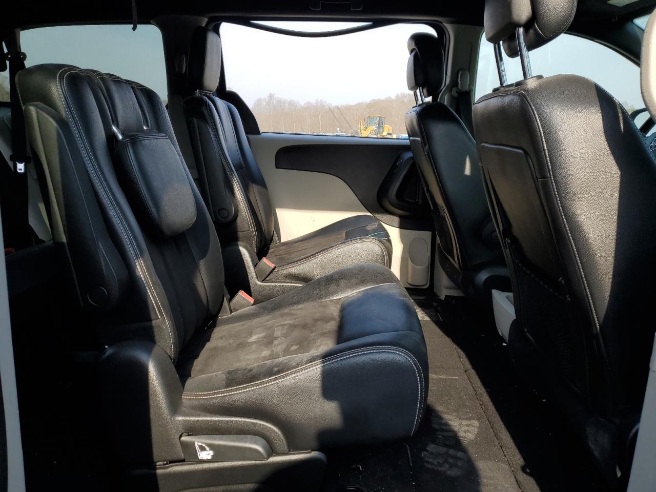 2019 Dodge Caravan - Image 11