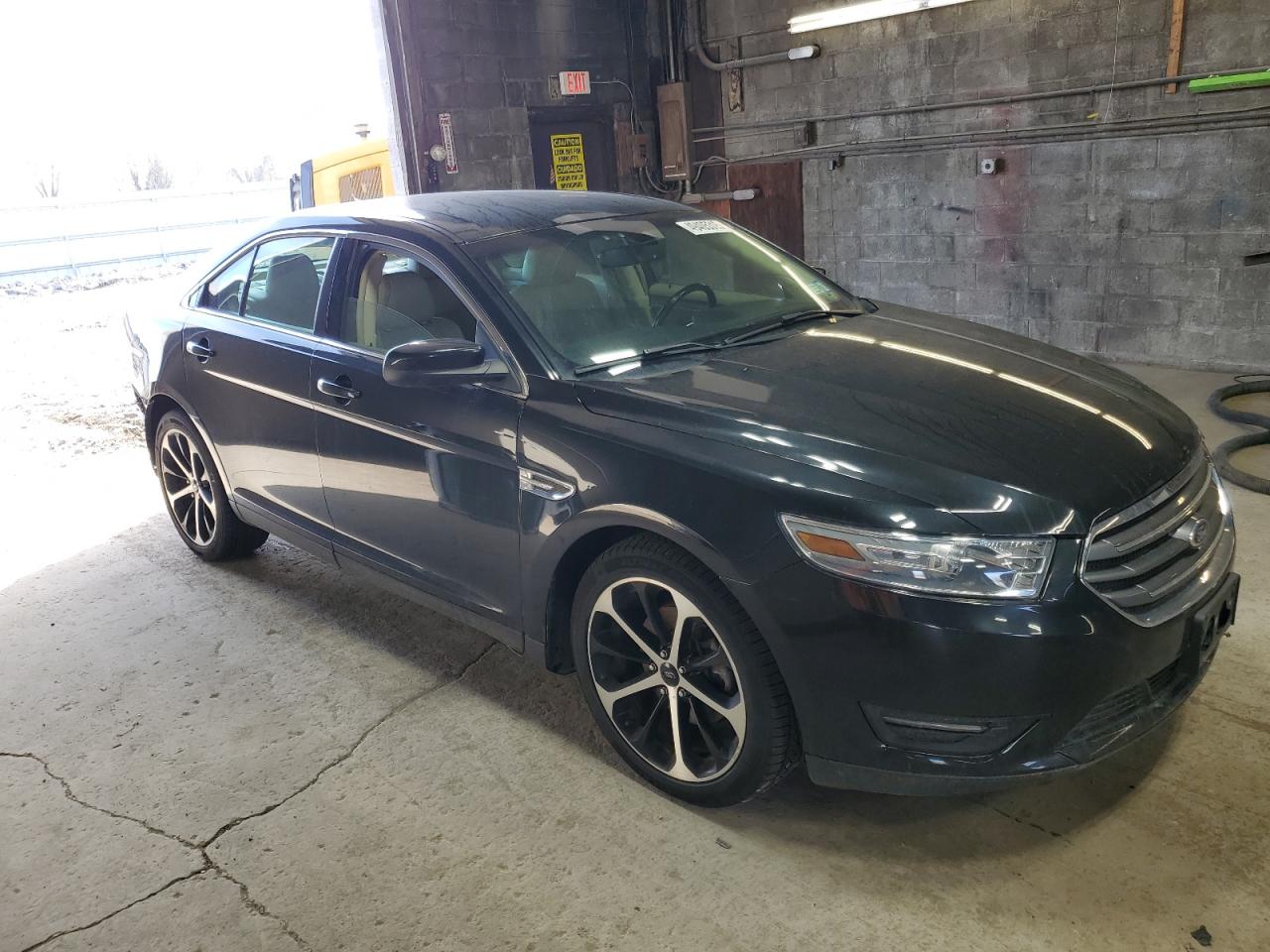 2014 Ford Taurus - Image 4