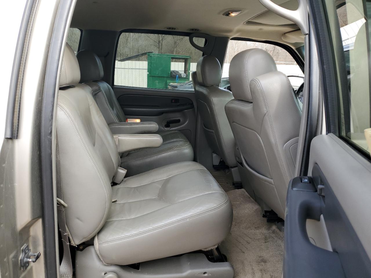 2003 Chevrolet Suburban - Image 11
