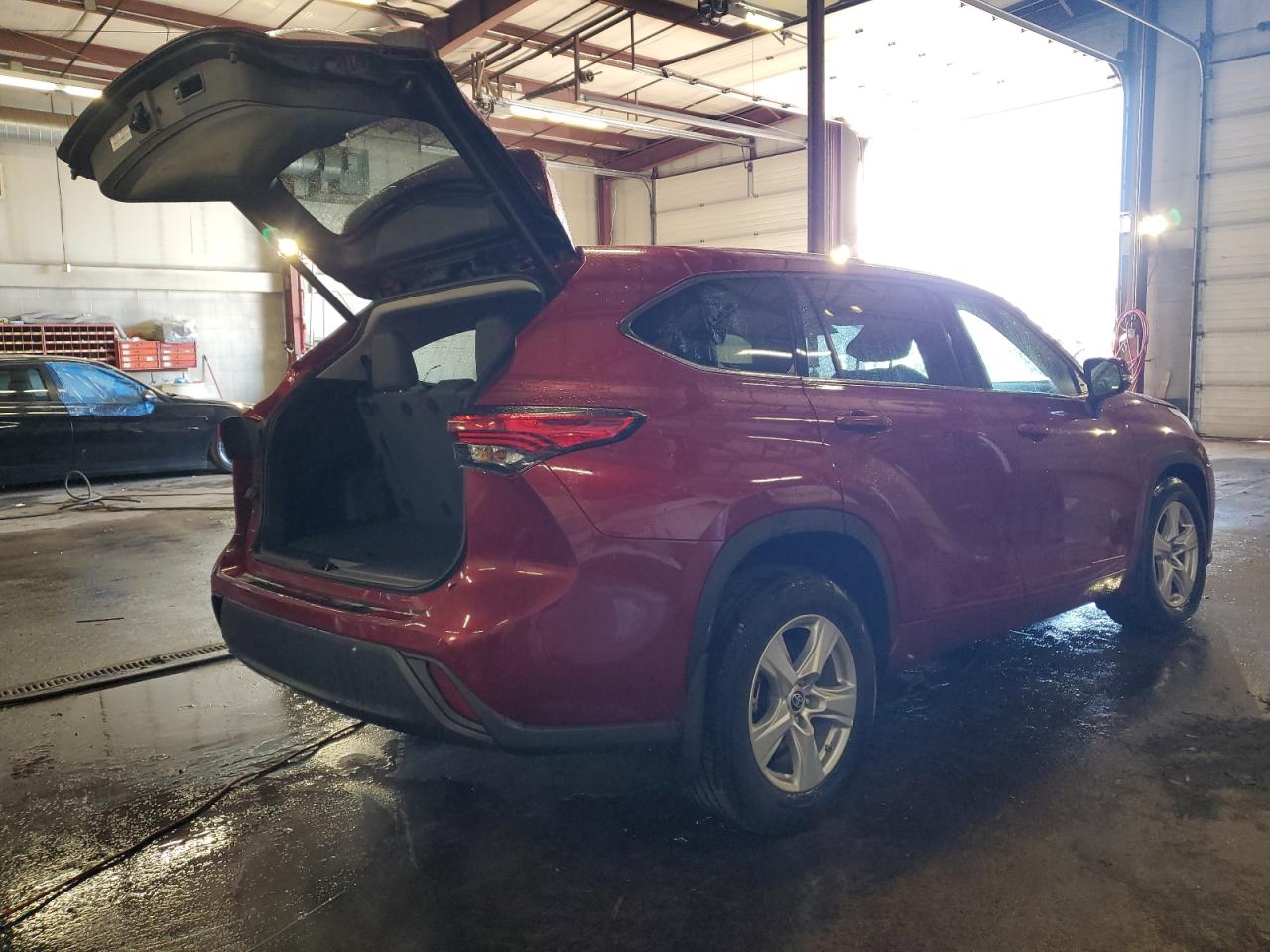 2022 Toyota Highlander - Image 3