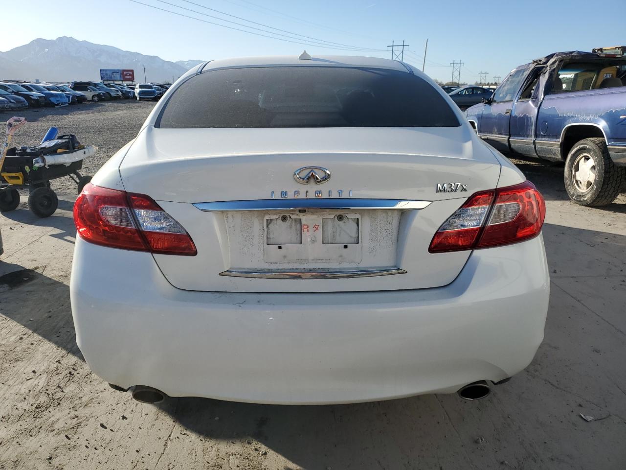 2011 Infiniti M - Image 6