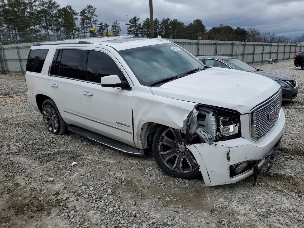 2015 GMC Yukon - Image 4
