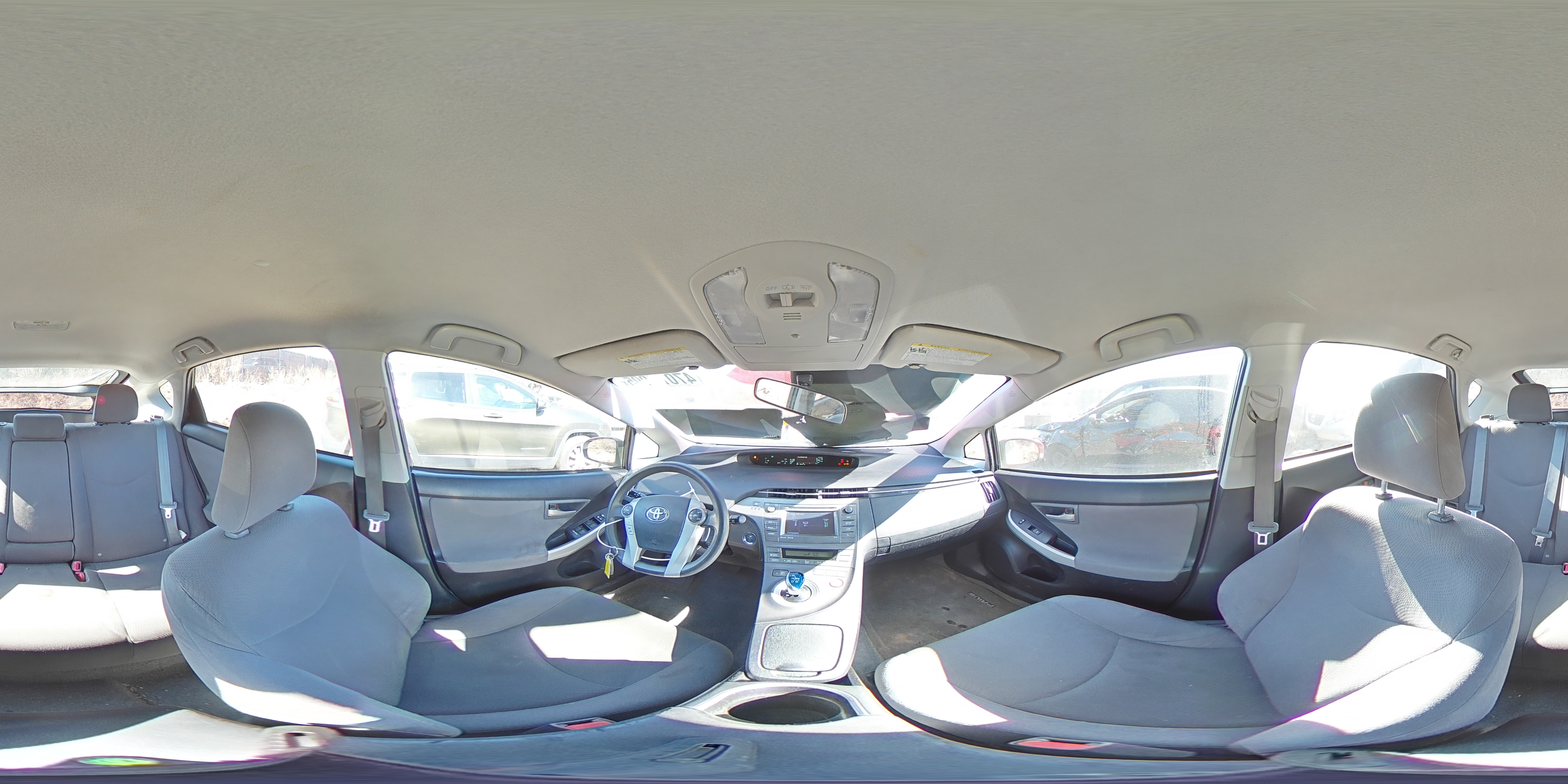 2014 Toyota Prius - Image 13