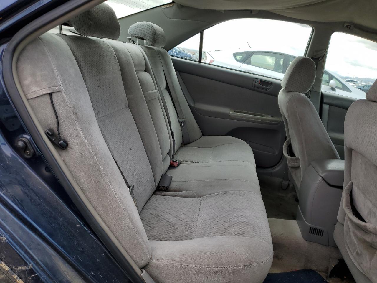 2004 Toyota Camry - Image 10