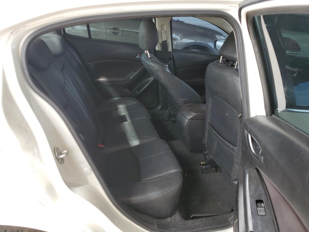 2017 Mazda 3 - Image 10