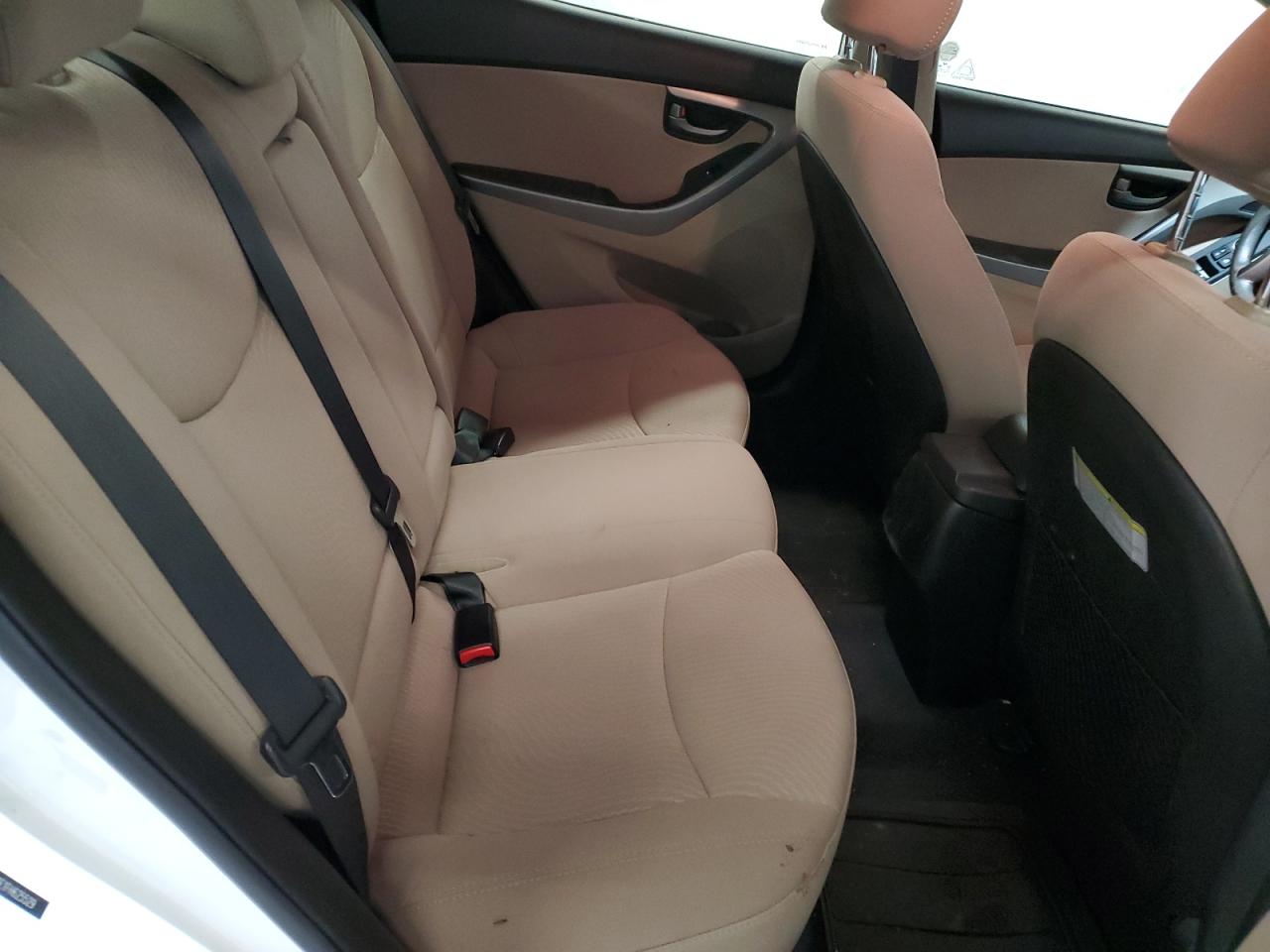 2015 Hyundai Elantra - Image 10