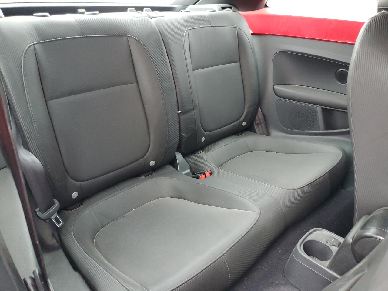 2014 Volkswagen Beetle - Image 11