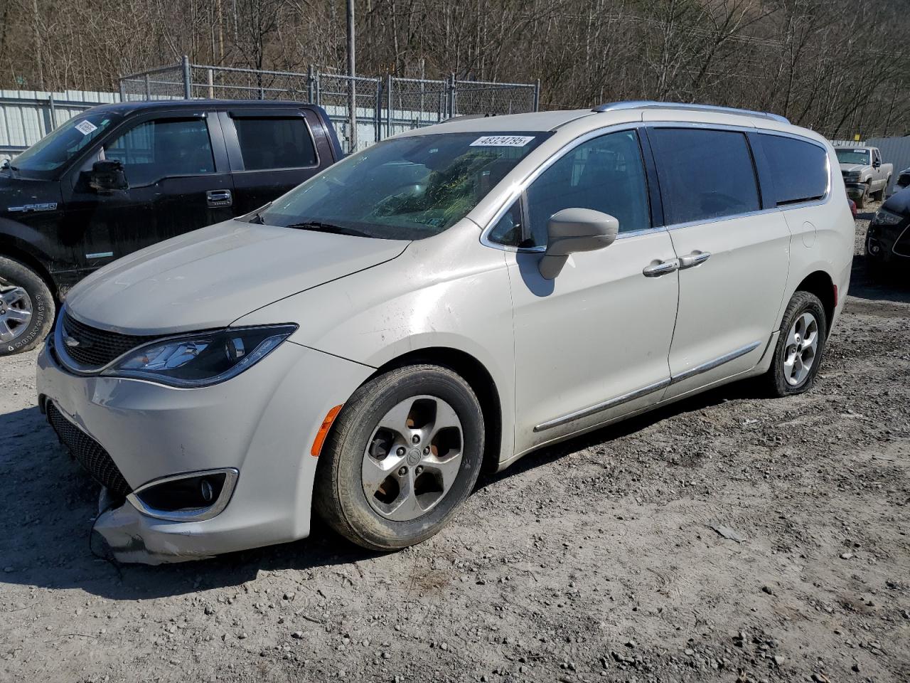 2017 Chrysler Pacifica - Image 1