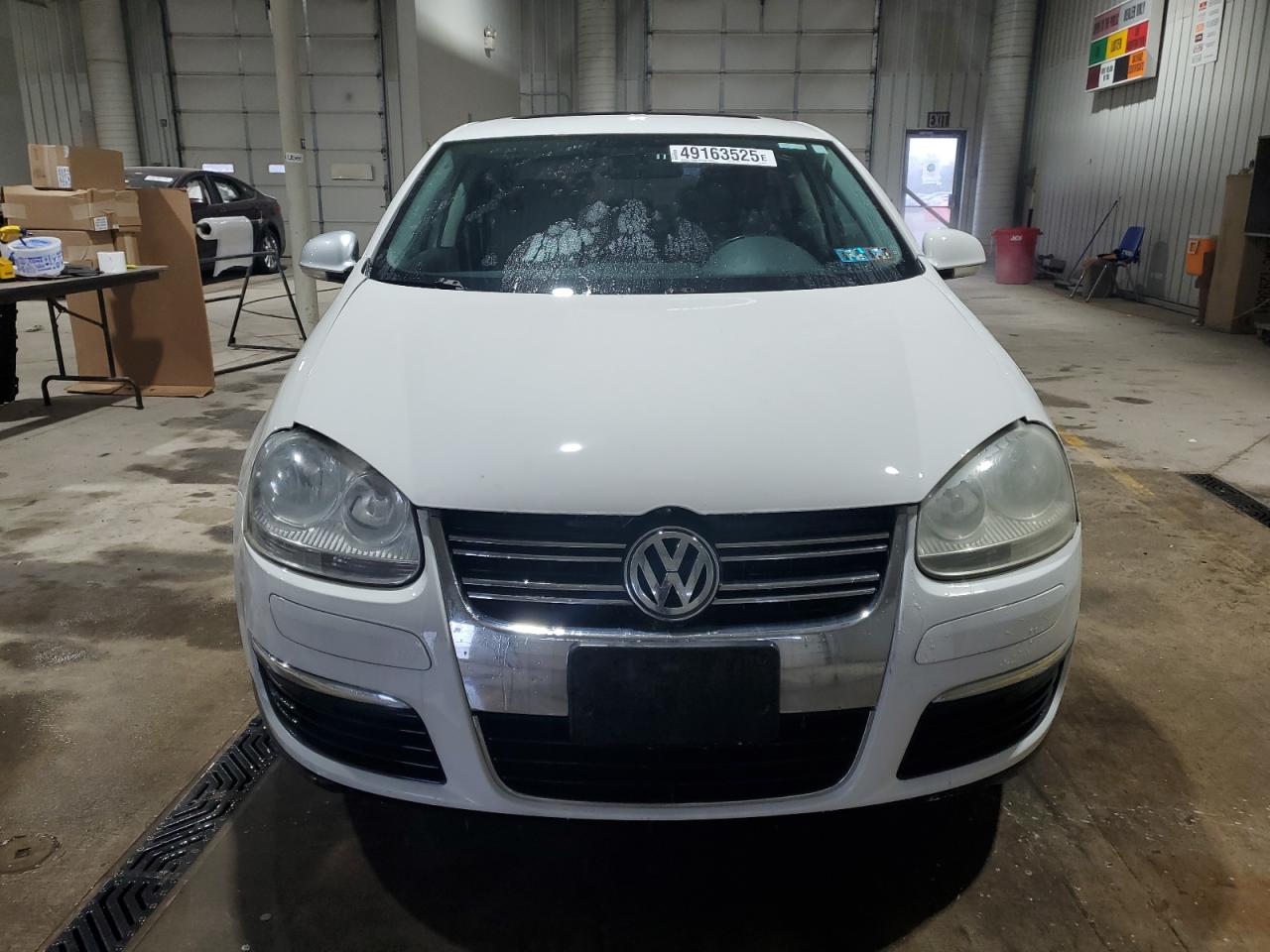 2010 Volkswagen Jetta - Image 5