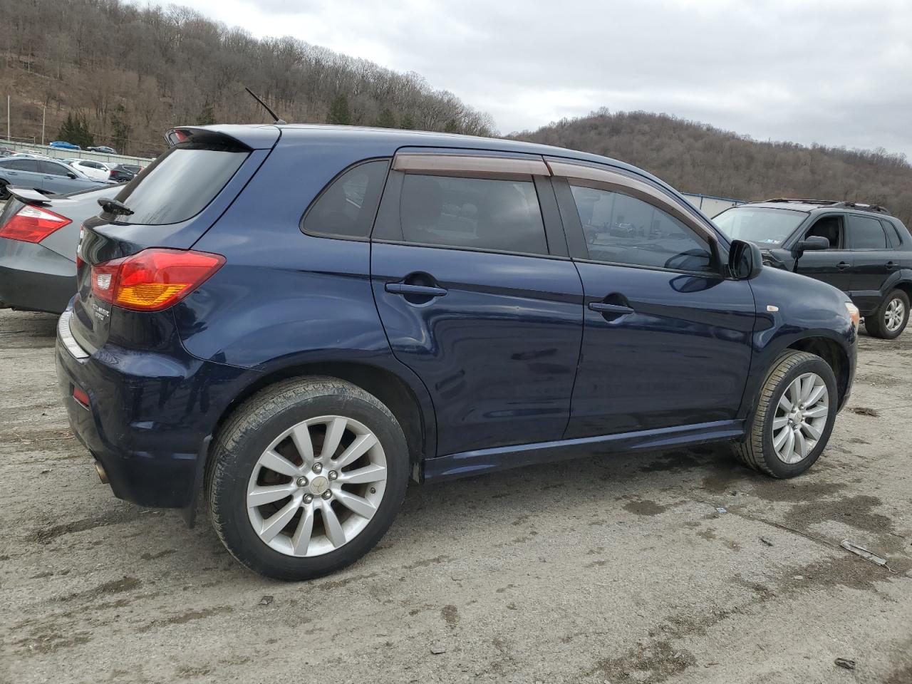 2011 Mitsubishi Outlander - Image 3