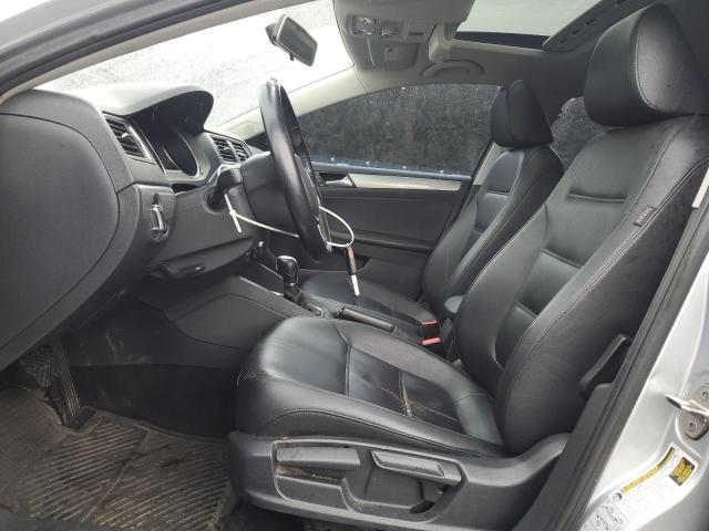 Sedans VOLKSWAGEN JETTA 2016 Srebrny