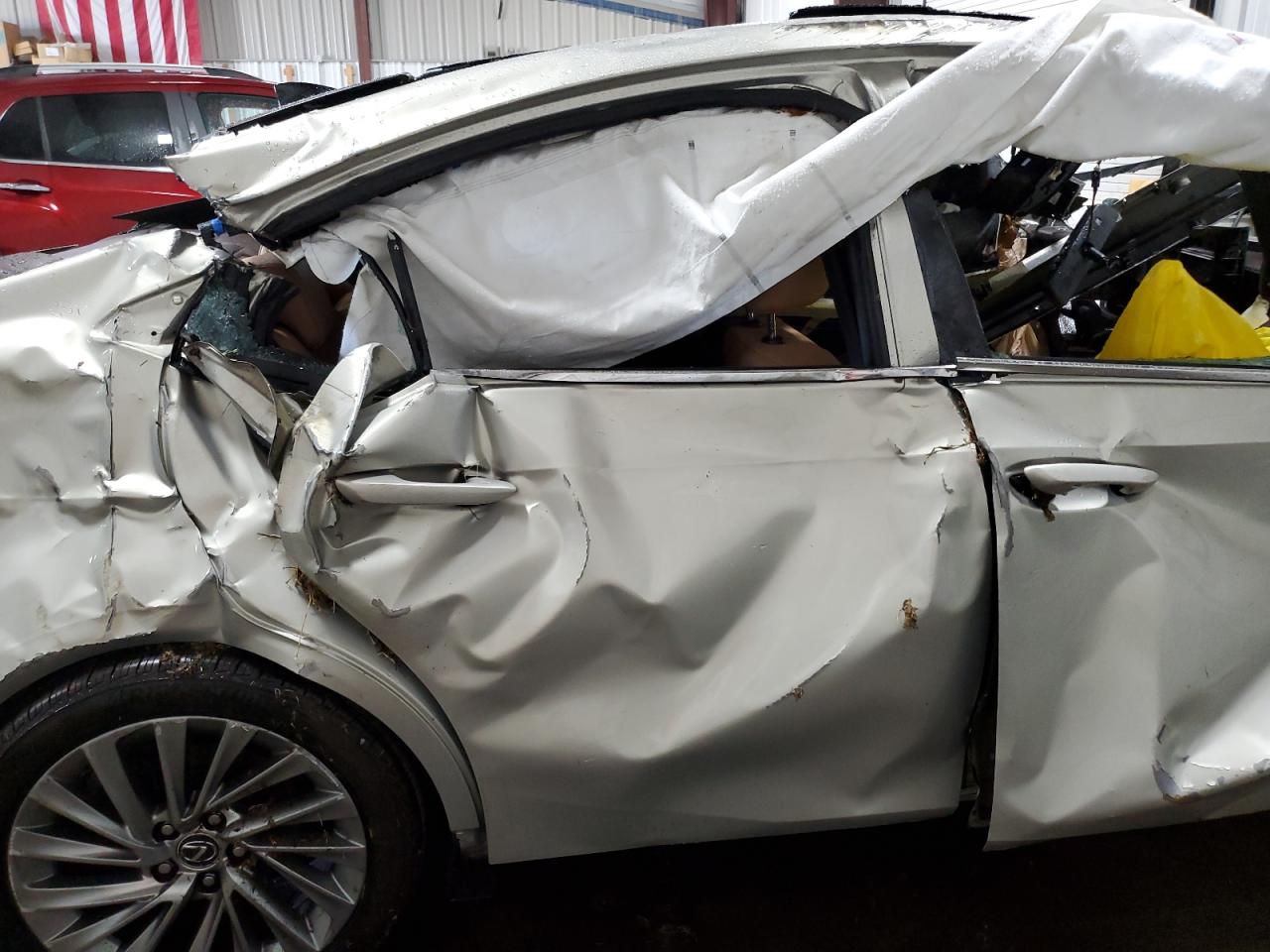 2019 Lexus ES - Image 10