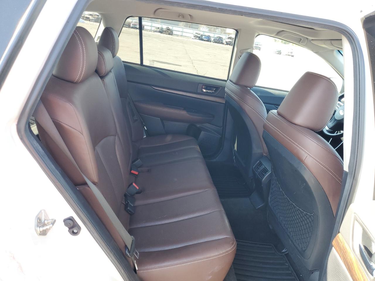 2013 Subaru Outback - Image 11