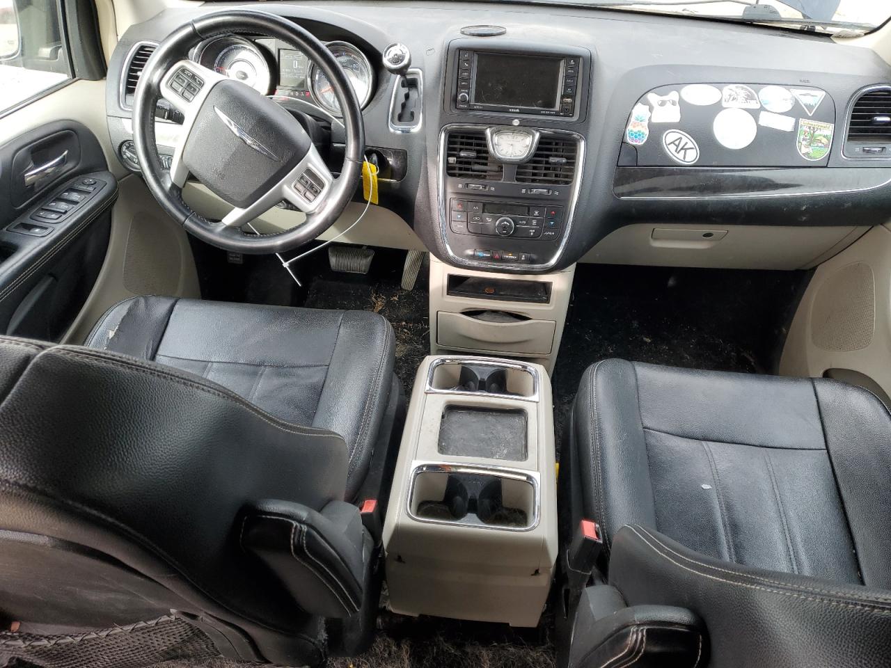 2014 Chrysler Town & Country - Image 8