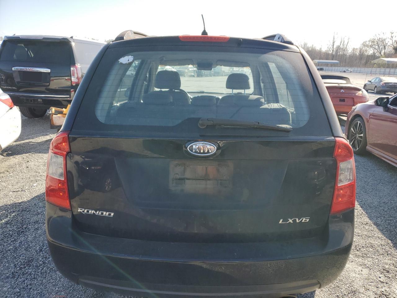 2007 Kia Rondo Lx VIN: KNAFG526777105492 Lot: 49839865