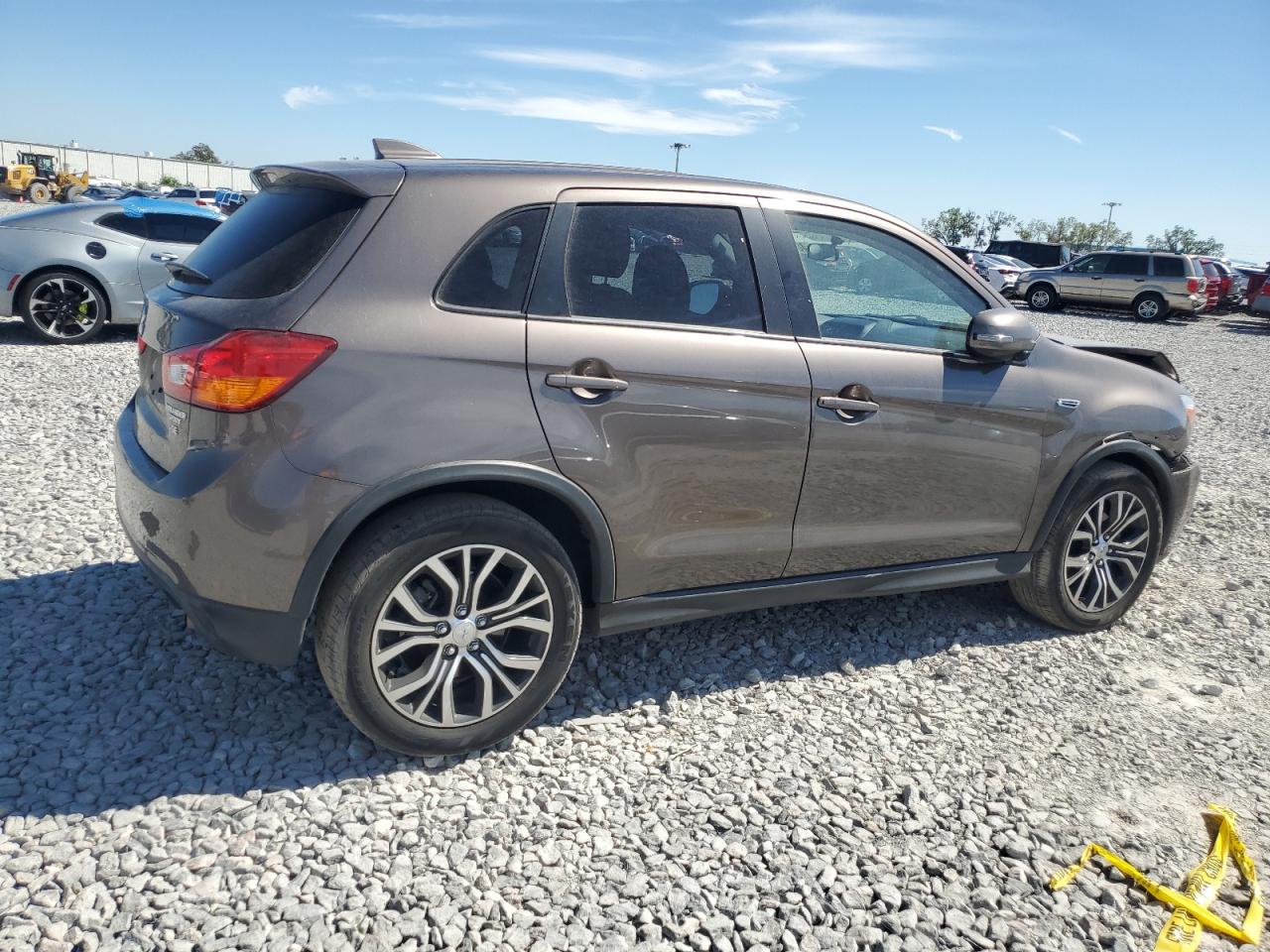 2017 Mitsubishi Outlander - Image 3