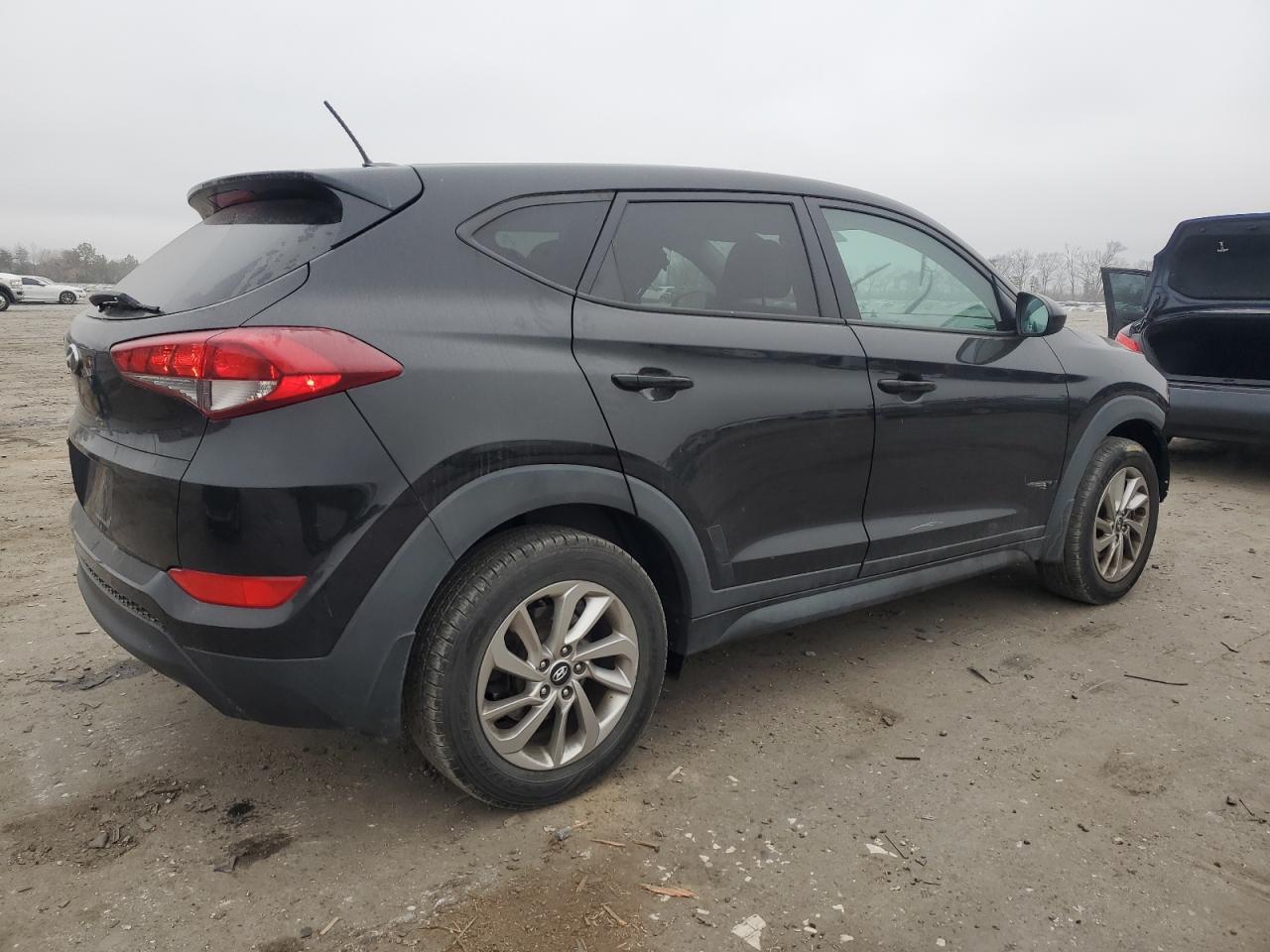 2017 Hyundai Tucson - Image 3