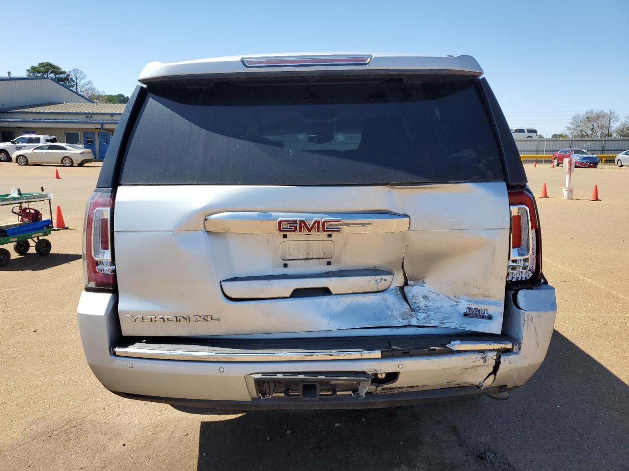 2017 GMC Yukon - Image 6