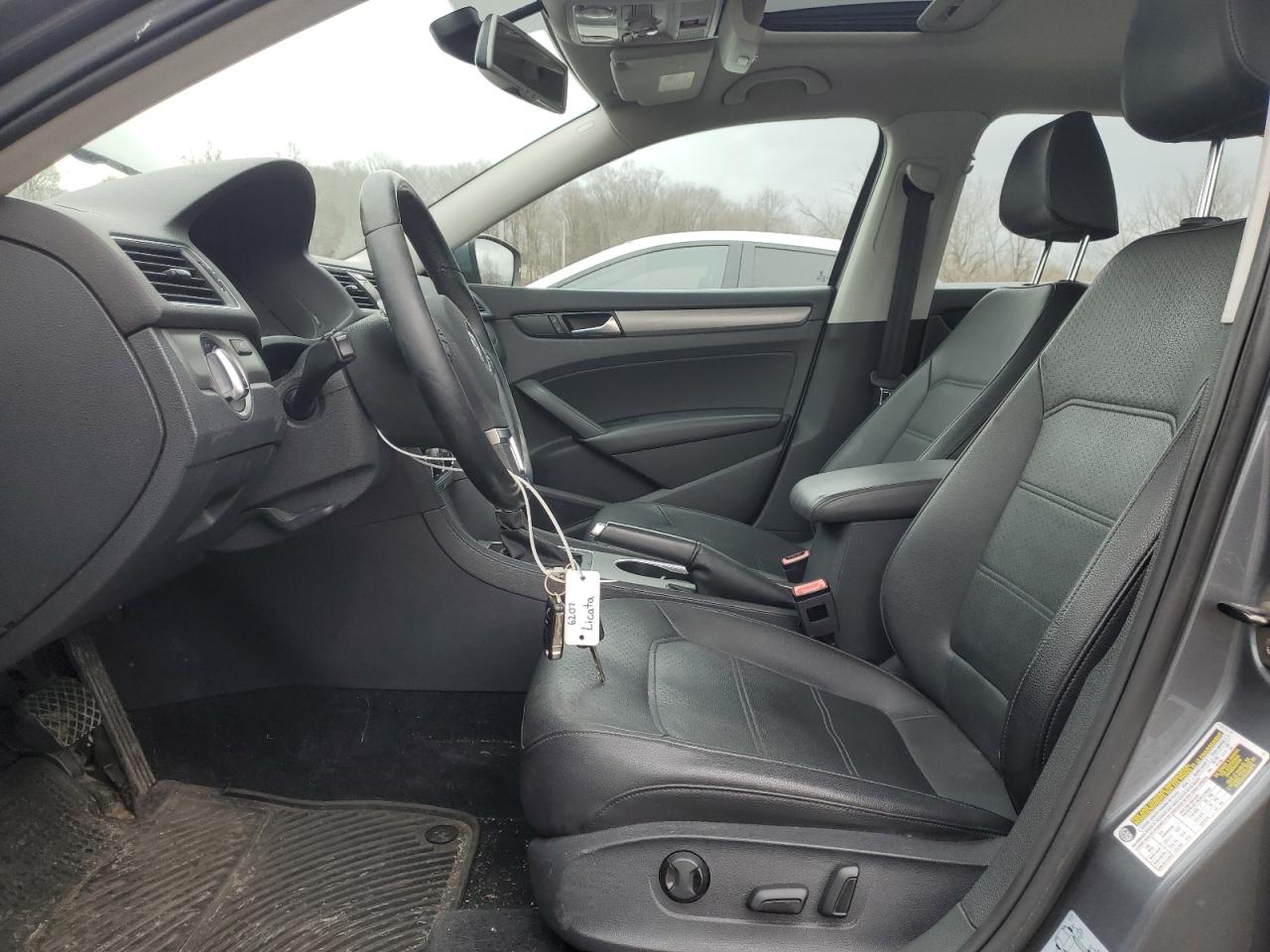 2014 Volkswagen Passat - Image 7