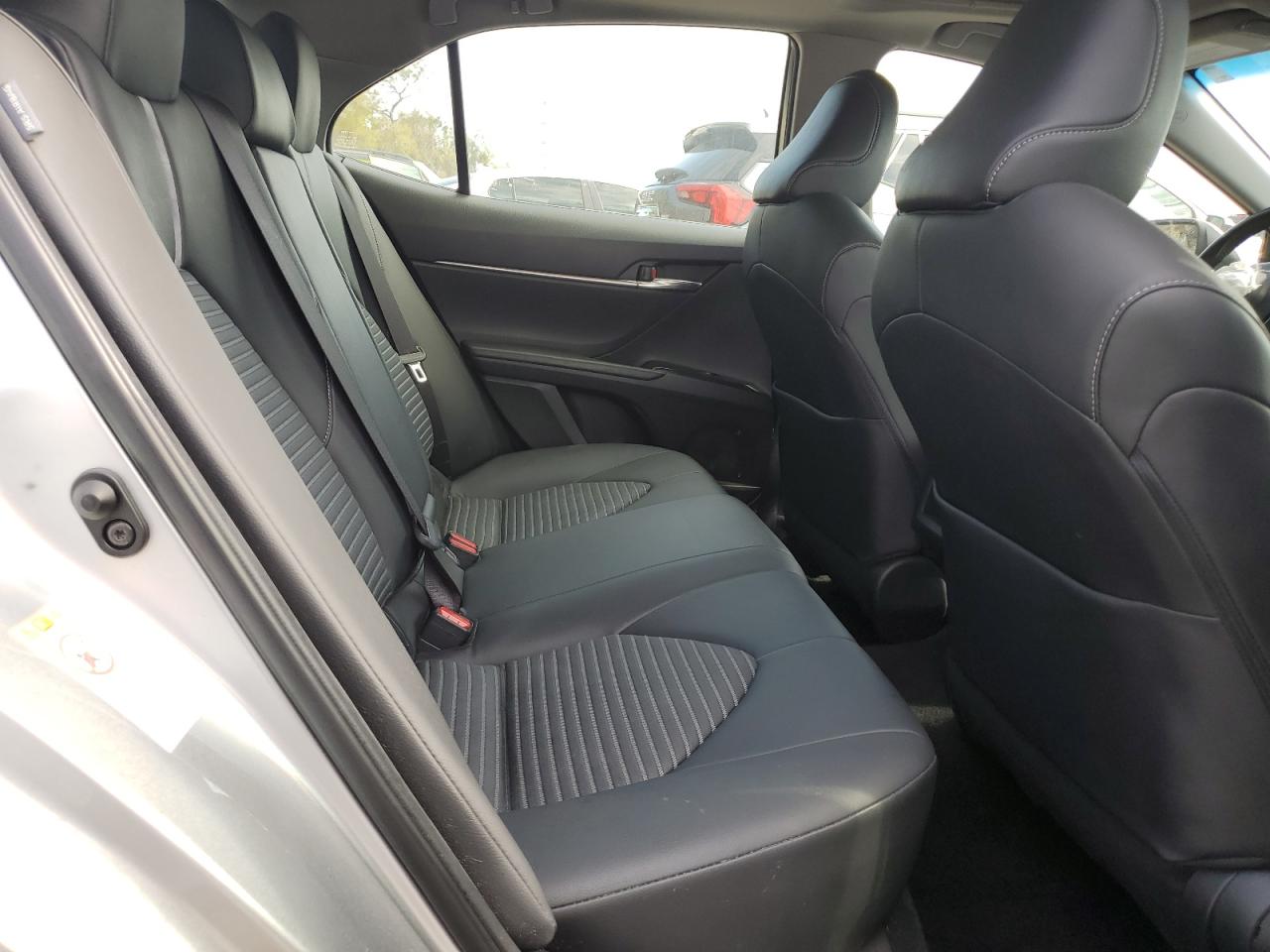 2018 Toyota Camry - Image 10
