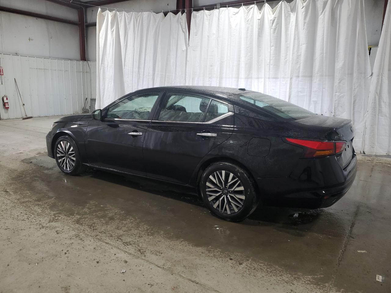 2024 Nissan Altima - Image 2
