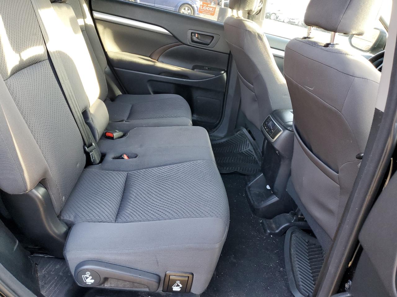 2015 Toyota Highlander - Image 11